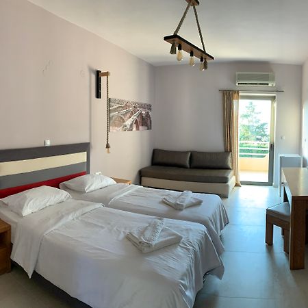 Dioni Hotel Adelianos Kampos Bagian luar foto
