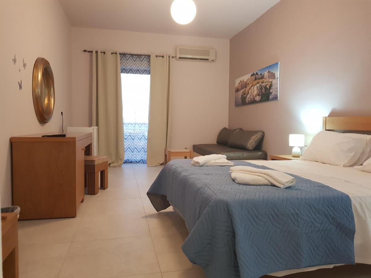 Dioni Hotel Adelianos Kampos Bagian luar foto