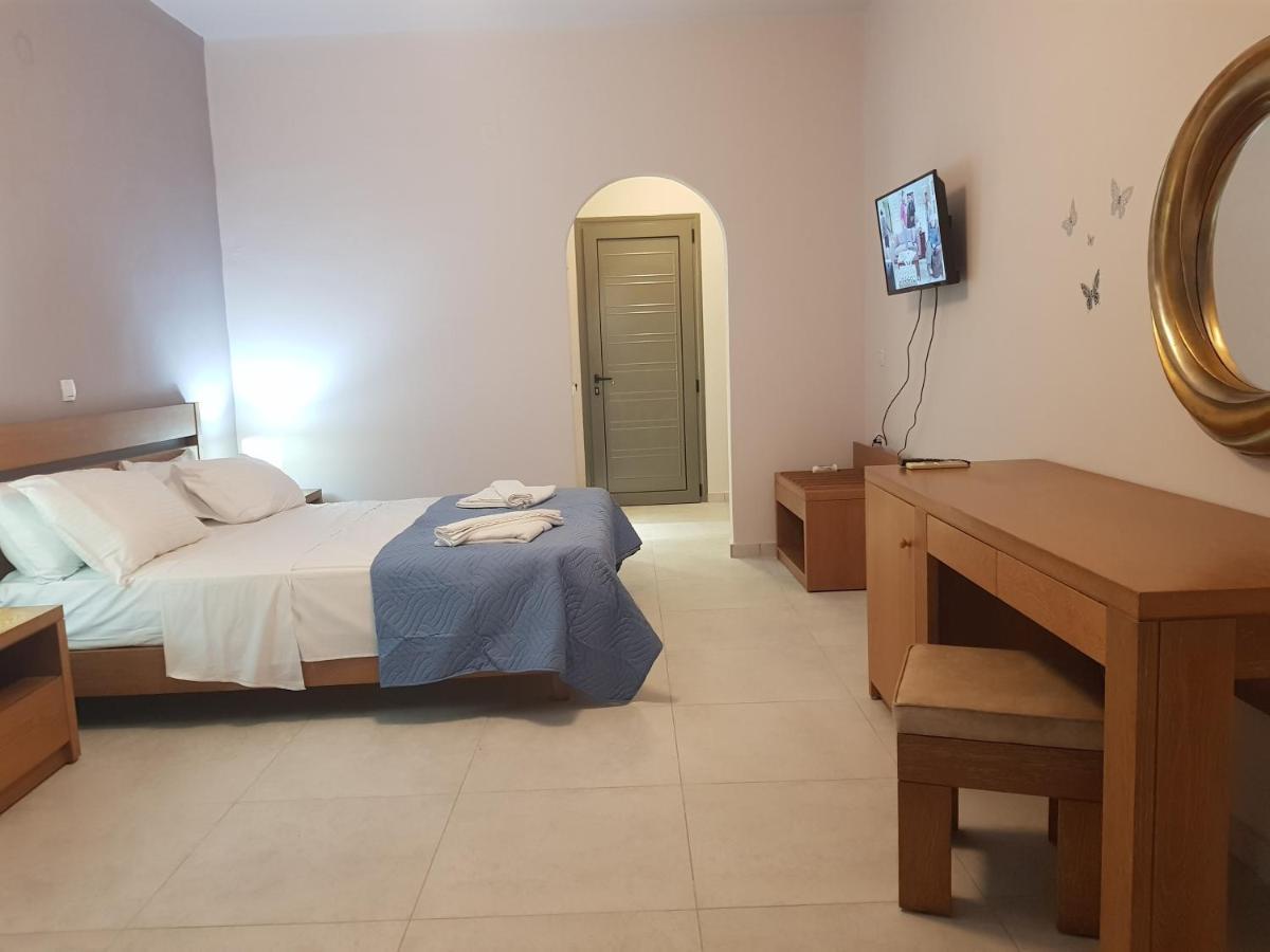 Dioni Hotel Adelianos Kampos Bagian luar foto