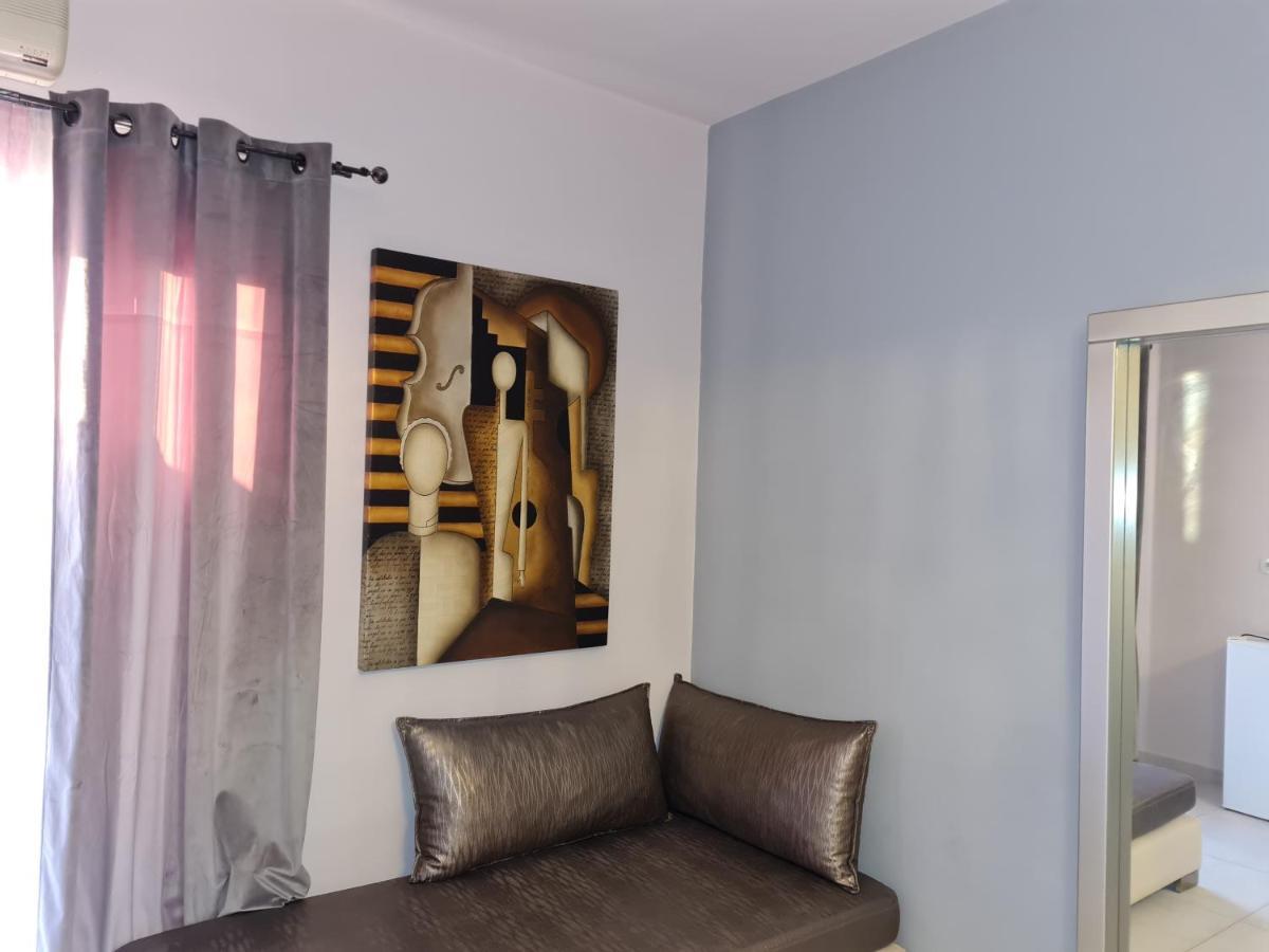 Dioni Hotel Adelianos Kampos Bagian luar foto