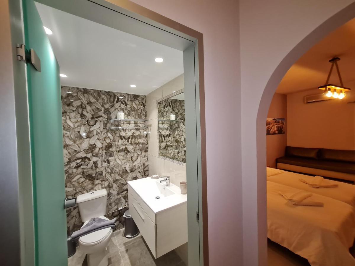 Dioni Hotel Adelianos Kampos Bagian luar foto