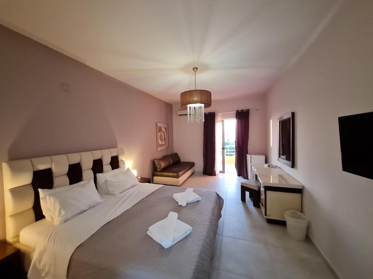 Dioni Hotel Adelianos Kampos Bagian luar foto