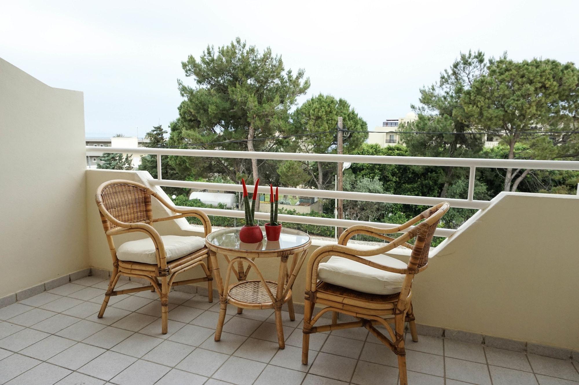 Dioni Hotel Adelianos Kampos Bagian luar foto