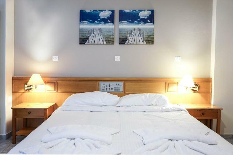 Dioni Hotel Adelianos Kampos Bagian luar foto