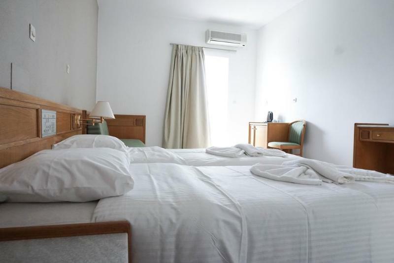 Dioni Hotel Adelianos Kampos Bagian luar foto
