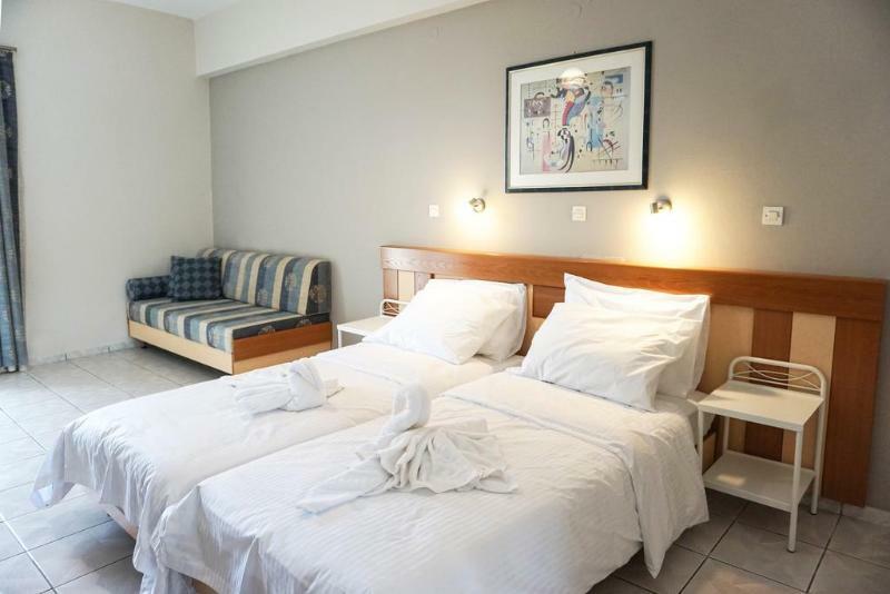 Dioni Hotel Adelianos Kampos Bagian luar foto