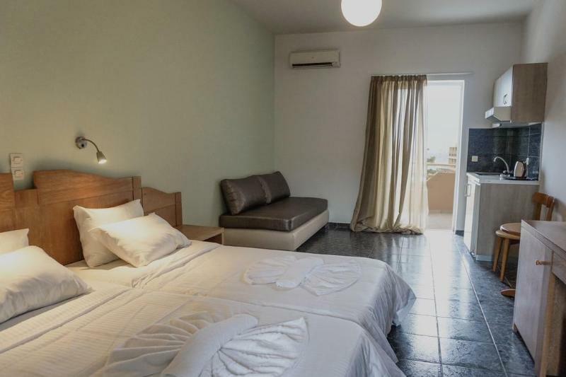 Dioni Hotel Adelianos Kampos Bagian luar foto