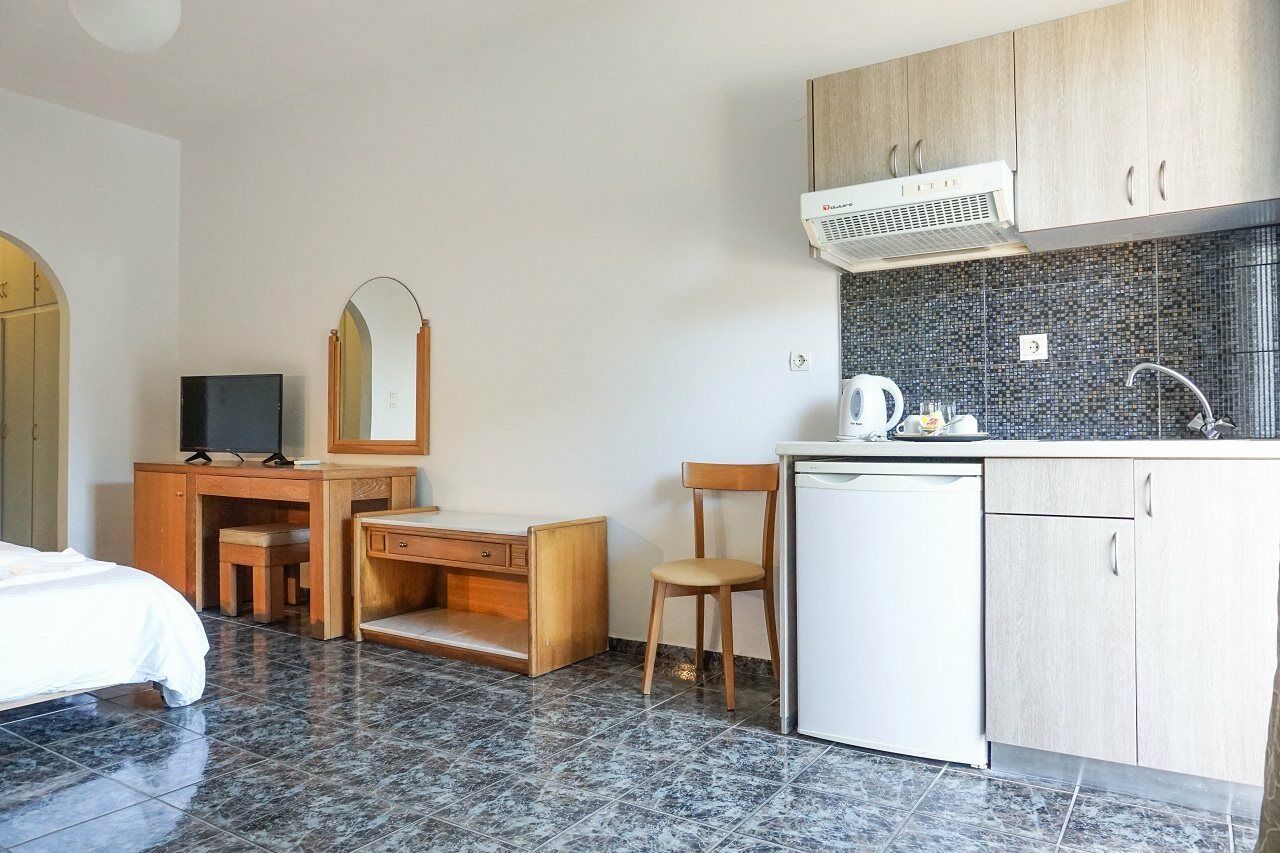 Dioni Hotel Adelianos Kampos Bagian luar foto